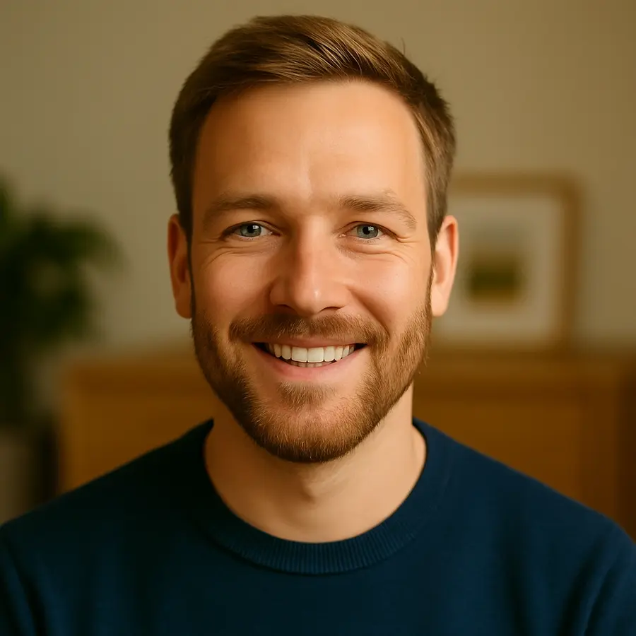 Portret van Mark Jansen, tevreden klant uit Nederland die Smarters IPTV gebruikt op smart TV en mobiel